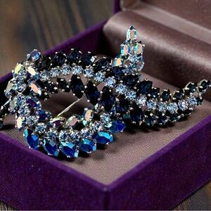 Stunning Sherman Blue Aurora Borealis Brooch